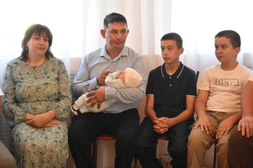 В Кайбицком районе поздравили семьи с рождением малышей