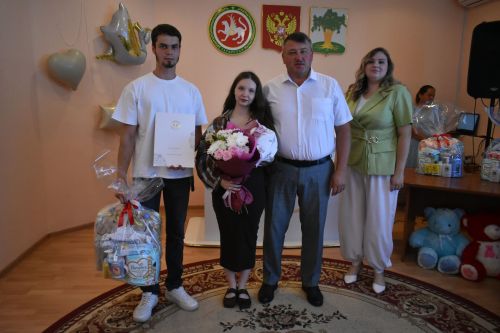 В Кайбицком районе поздравили семьи с рождением малышей