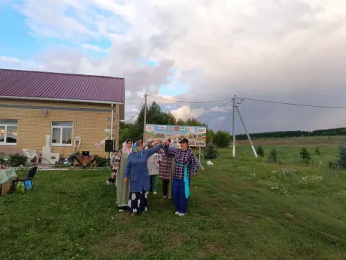 За чашкой чая: в Надеждинском поселении прошли посиделки в семейном кругу