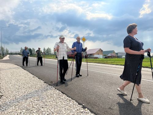 Движение, природа и общение: тренировка по скандинавской ходьбе в Кайбицком доме-интернате