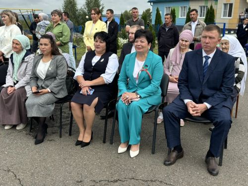 Кошман мәктәбендә кыңгырау чыңы яңа уку елына юл ачты