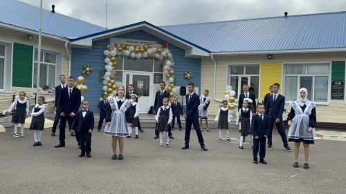 Кошман мәктәбендә кыңгырау чыңы яңа уку елына юл ачты
