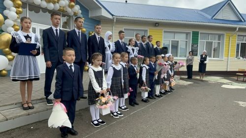 Кошман мәктәбендә кыңгырау чыңы яңа уку елына юл ачты