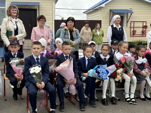 Кошман мәктәбендә кыңгырау чыңы яңа уку елына юл ачты