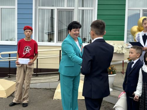 Кошман мәктәбендә кыңгырау чыңы яңа уку елына юл ачты