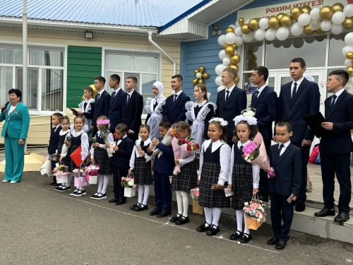 Кошман мәктәбендә кыңгырау чыңы яңа уку елына юл ачты