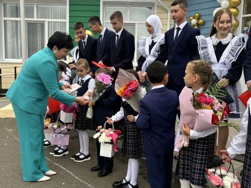 Кошман мәктәбендә кыңгырау чыңы яңа уку елына юл ачты