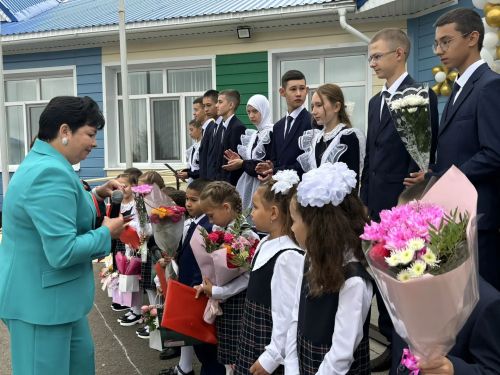 Кошман мәктәбендә кыңгырау чыңы яңа уку елына юл ачты