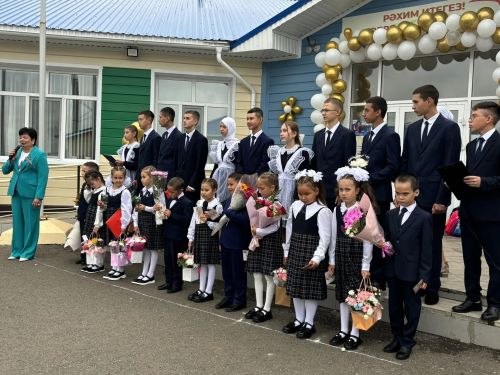 Кошман мәктәбендә кыңгырау чыңы яңа уку елына юл ачты