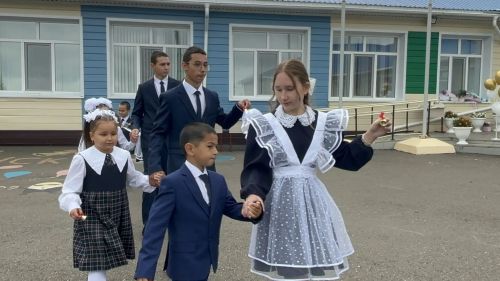 Кошман мәктәбендә кыңгырау чыңы яңа уку елына юл ачты