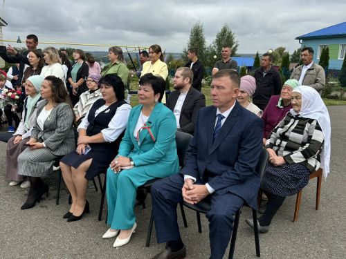 Кошман мәктәбендә кыңгырау чыңы яңа уку елына юл ачты