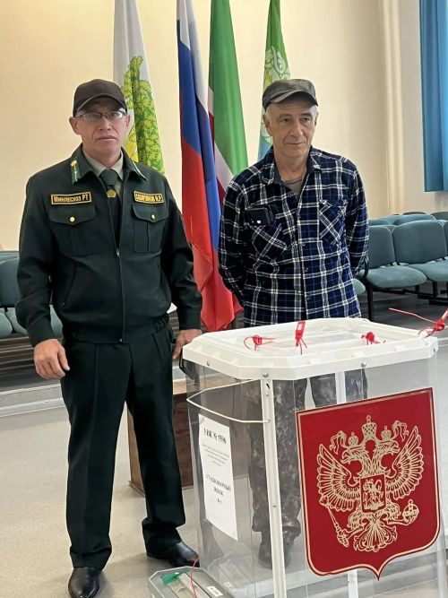Лесники из Бурундуков проголосовали накануне профессионального праздника