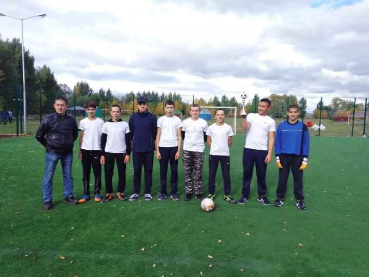 Юные футболисты из Старых Чечкаб – победители по мини-футболу