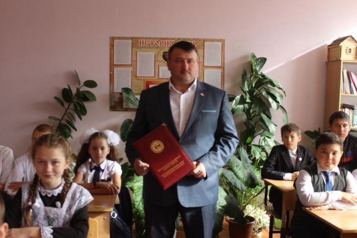 Глава Кайбицкого района провел парламентский урок