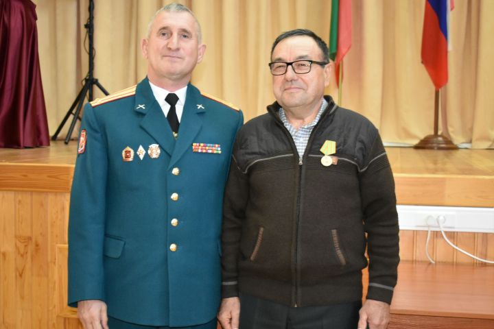 Ветерана пограничных войск Марса Нигматзянова из Больших Кайбиц наградили медалью