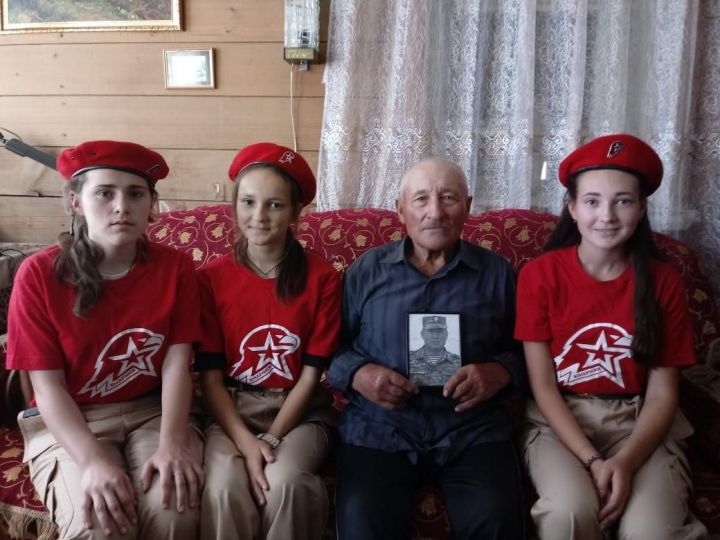 Юнармейцы Чутеевской школы посетили отца Подполковника полиции Геннадия Смирнова