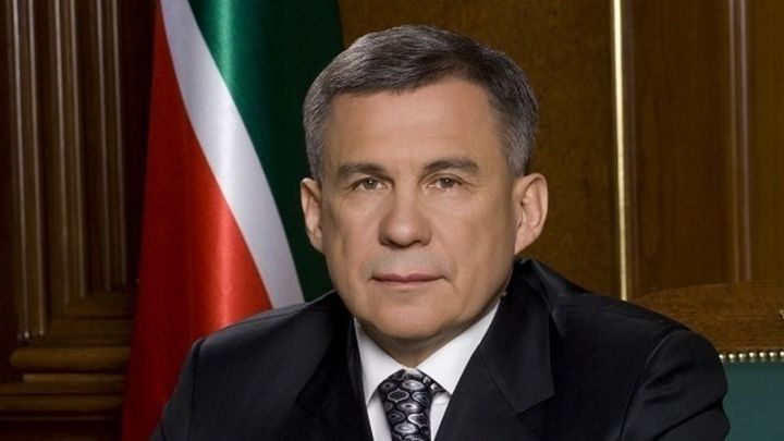 Президент Татарстана Рустам Минниханов выразил благодарность главе района Альберту Рахматуллину