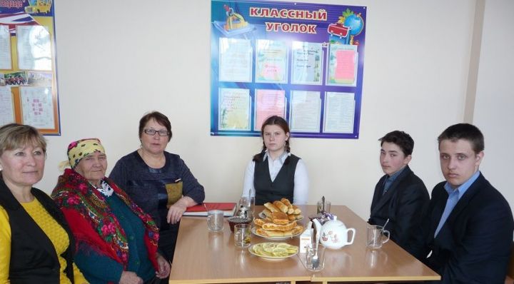 Совет ветеранов Ульянковского поселения и школьники провели встречу «У самовара»