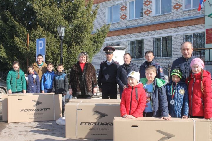 В Кайбицах Победителю и призерам конкурса «Безопасное колесо» подарили велосипеды