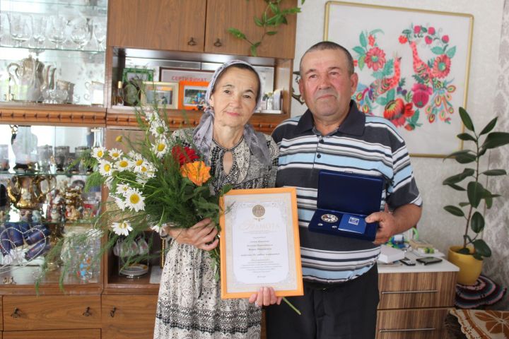 Семья Яшкиных из Хозесанова удостоилась медали «За любовь и верность»