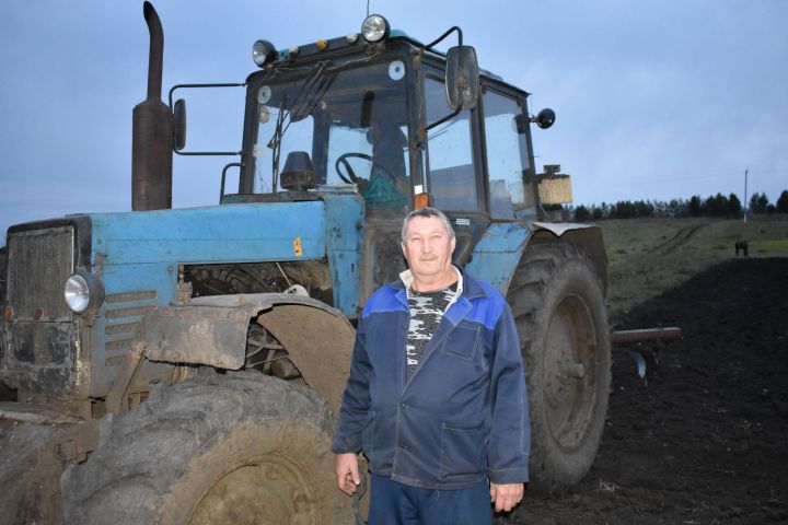 Механизатору из Муратова присвоили почетное звание «Заслуженный механизатор сельского хозяйства Республики Татарстан»