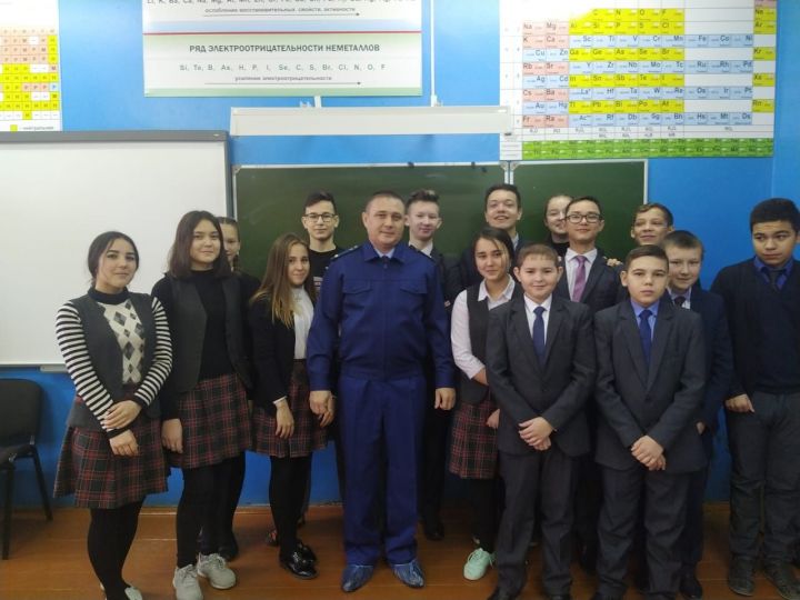 Представитель прокуратуры Кайбицкого района встретился с учащимися школ
