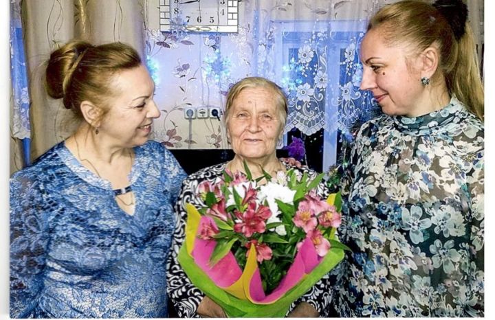 Мария Кашарина из Ульянкова окружена заботой дочерей