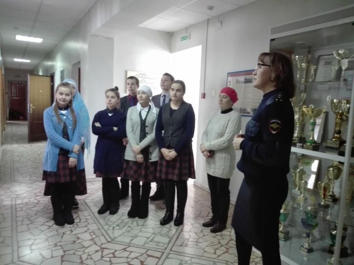 Кушманские школьники побывали в Кайбицком отделении МВД