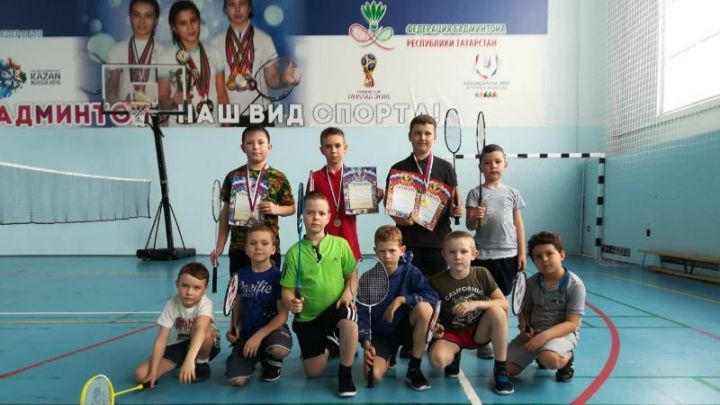 Команда Федоровской школы — победитель на районных соревнованиях по бадминтону