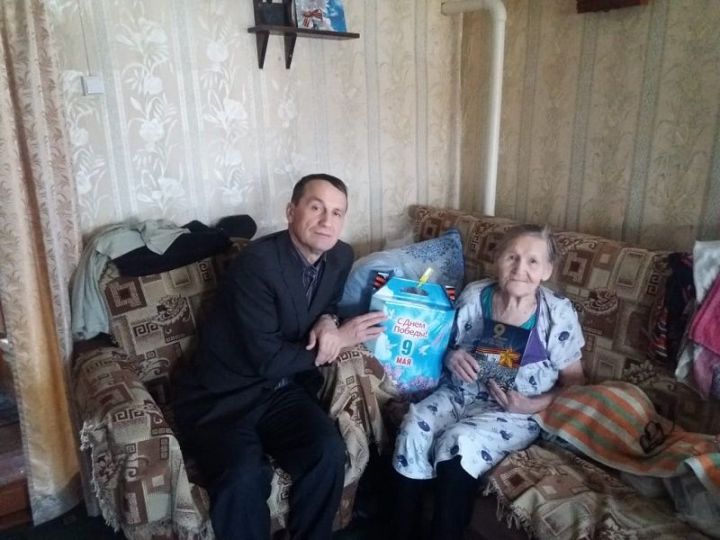 Ветеранам и вдовам фронтовиков Кайбицкого района вручили подарки Президента РТ