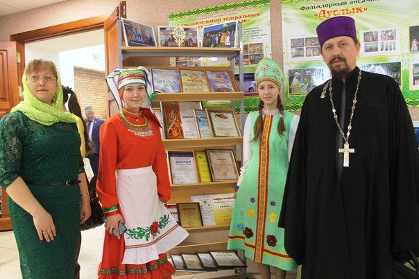 Благочинный Кайбицкого района и руководитель центра поддержки семейных ценностей поздравляют с Святой Троицей