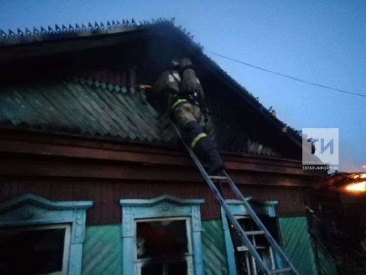 В Татарстане на пожаре в частном доме погибли двое детей