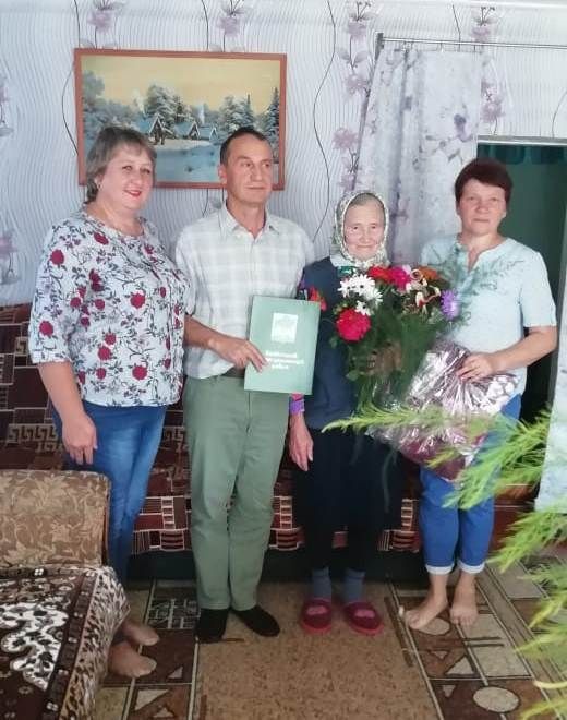Валентина Ветлугина из Ульянкова  принимала поздравления с 80-летием