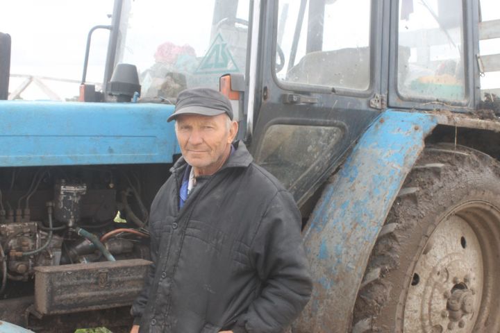 Механизатор из Ульянкова более 50 лет за рулем трактора