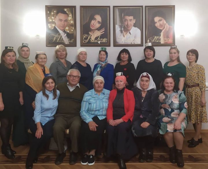 Женщины из кайбицкой «Ак калфак» побывали в театре Карима Тинчурина