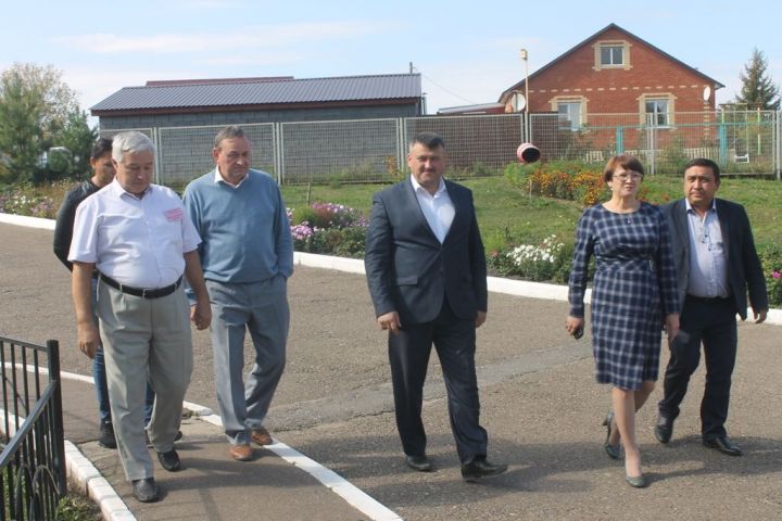 Глава Кайбицкого района посетил избирательный участок в Больших Кайбицах