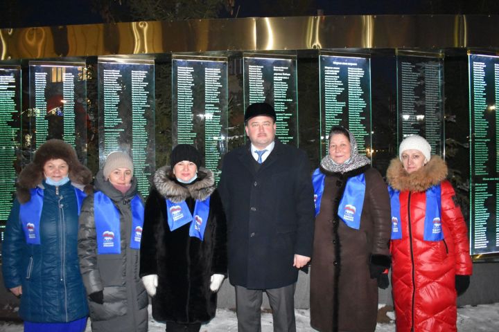 В кайбицком парке Победы открыли мемориальную стену