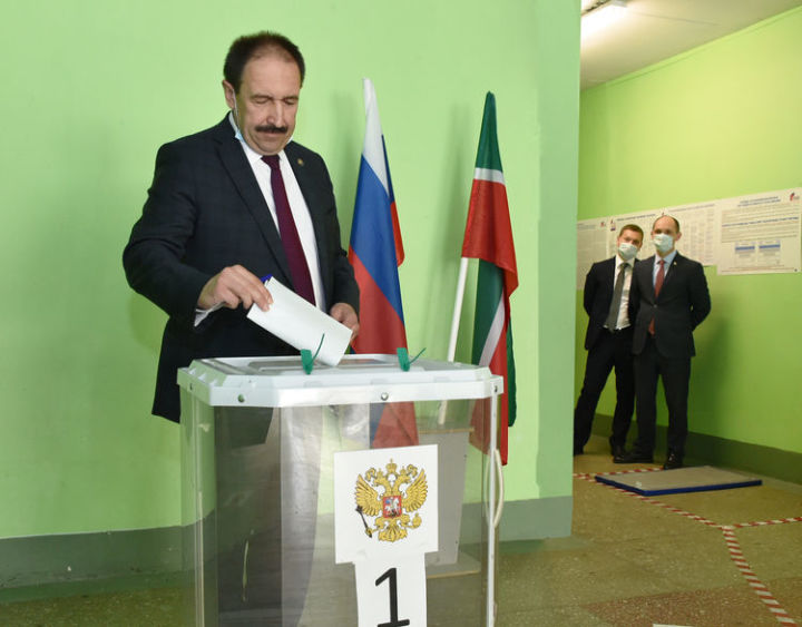 Алексей Песошин проголосовал по поправкам в Основной закон России