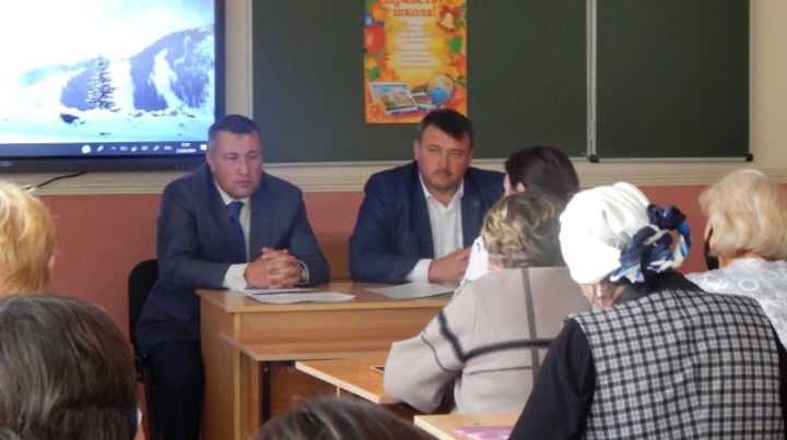 Глава района встретился с учителями Большекайбицкой школы