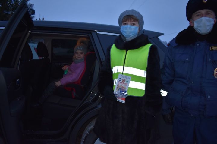 Инспектора Кайбицкого ГИБДД проверяют выполнение правил перевозки детей