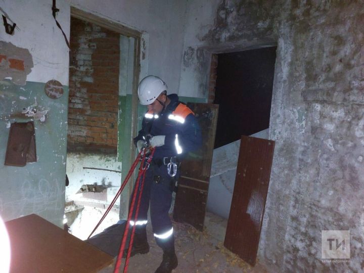 Спасатели достали тело упавшего в колодец жителя Татарстана
