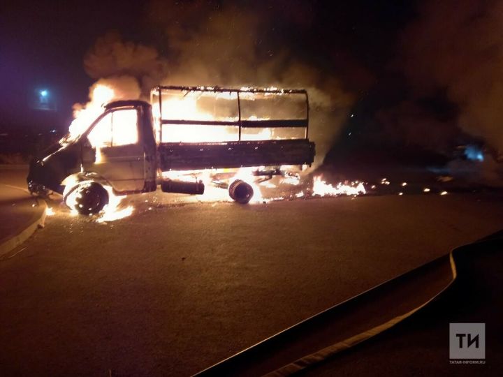 В Татарстане ночью сгорело пять автомобилей