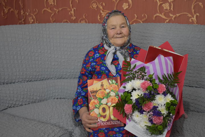 90-летняя жительница Большого Подберезья сделала прививку от коронавирусной инфекции
