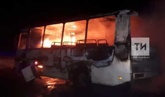 В Татарстане на трассе  полностью сгорел автобус