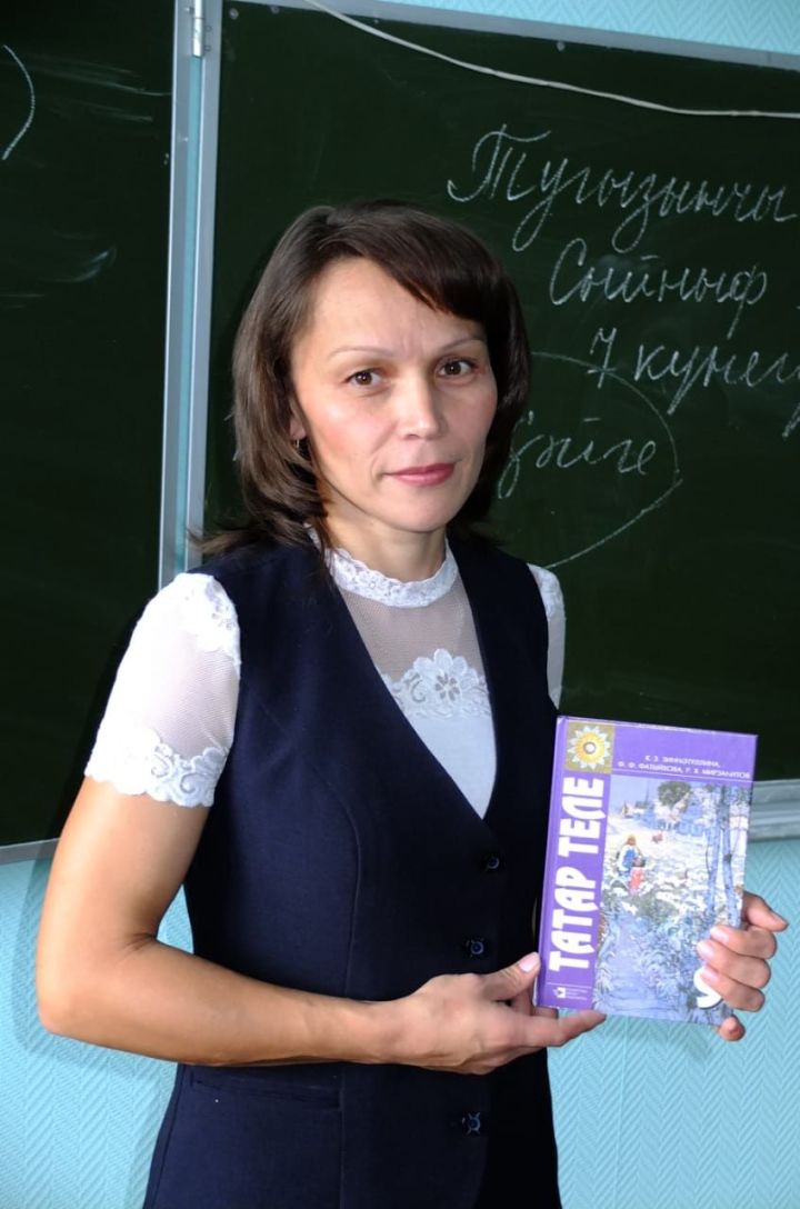 Учитель татарского языка и литературы Федоровской школы более 23 лет учит детей родному языку