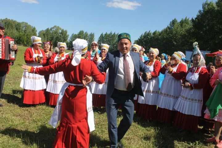 Руководитель Кайбицкого землячества Артур Поляков поздравляет с 30-летием Кайбицкого района