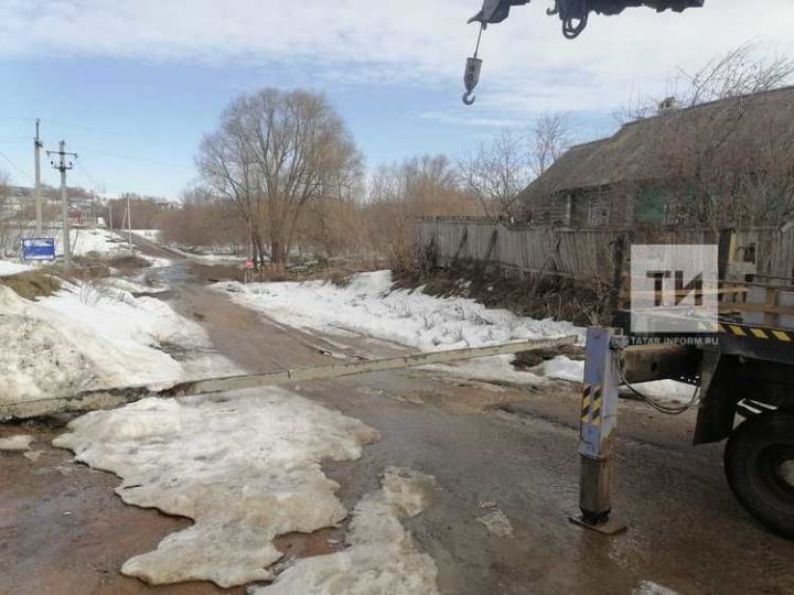 В Татарстане паводковыми водами затопило два моста и дорогу