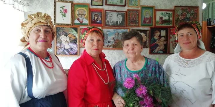 Ветеран педагогического труда из Ульянкова отметила свой 80-летний юбилей
