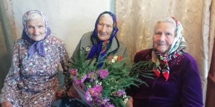 Долгожительницы Ульянкова прошли трудными дорогами жизни
