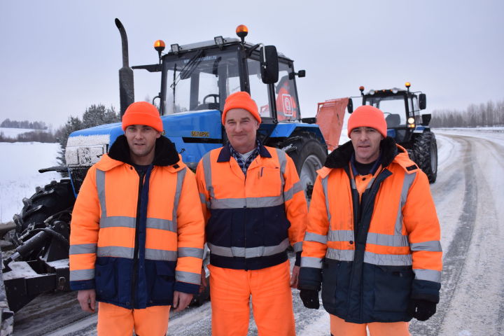 В Кайбицком районе очищают дороги от снега